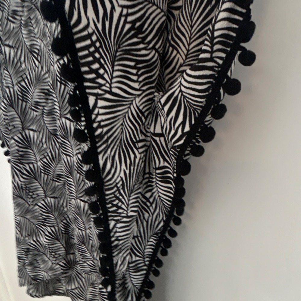 Faded Rose Women's Cover Up Black White Leaf Print Pom Pom Trim Polyester Size L - Picture 5 of 5